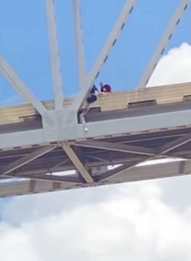 man jumps off overpass honolulu 2021